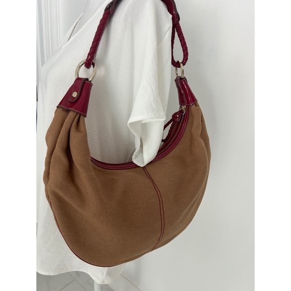 Liz Claiborne Handbags - Liz Claiborne Tan Canvas Burgundy Patent Leather Braided Strap Hobo Bag